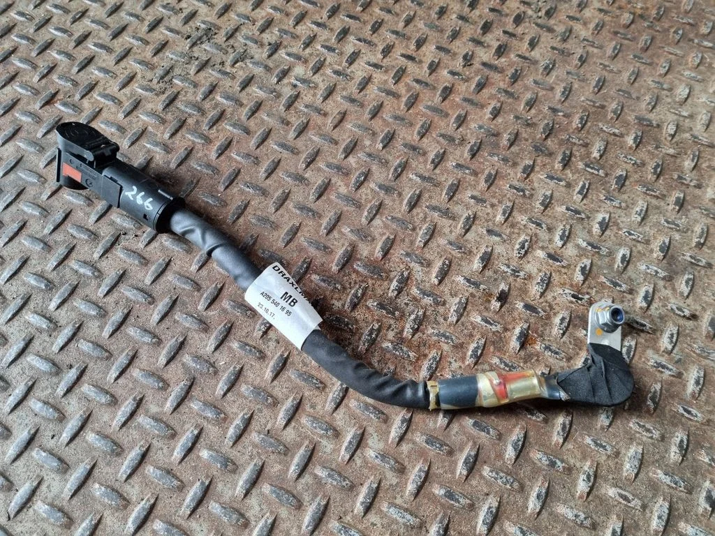 Plusa vads (akumulatora) A2055401695