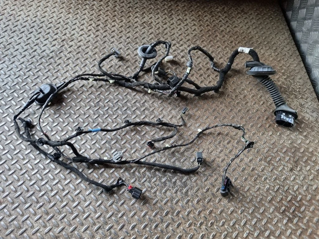 Esiukse juhtmestik KR3T14631AB