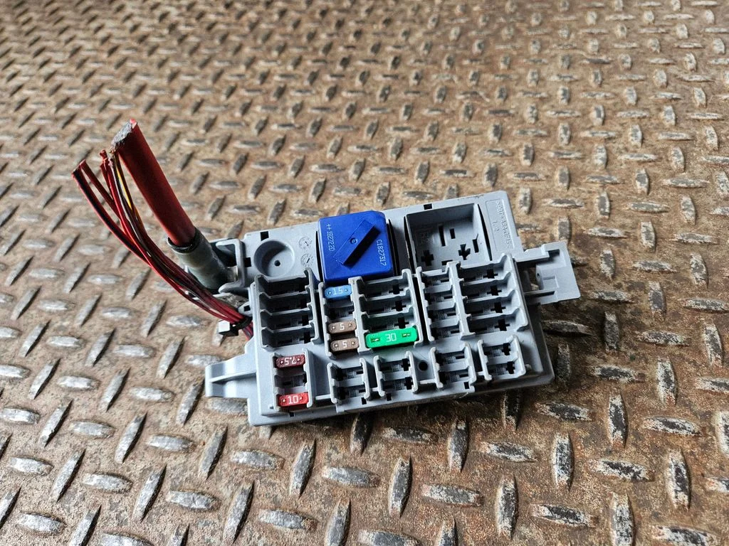 Drošinātāju bloks – BMW 5. sērija G30 G31 G38 (2016-)