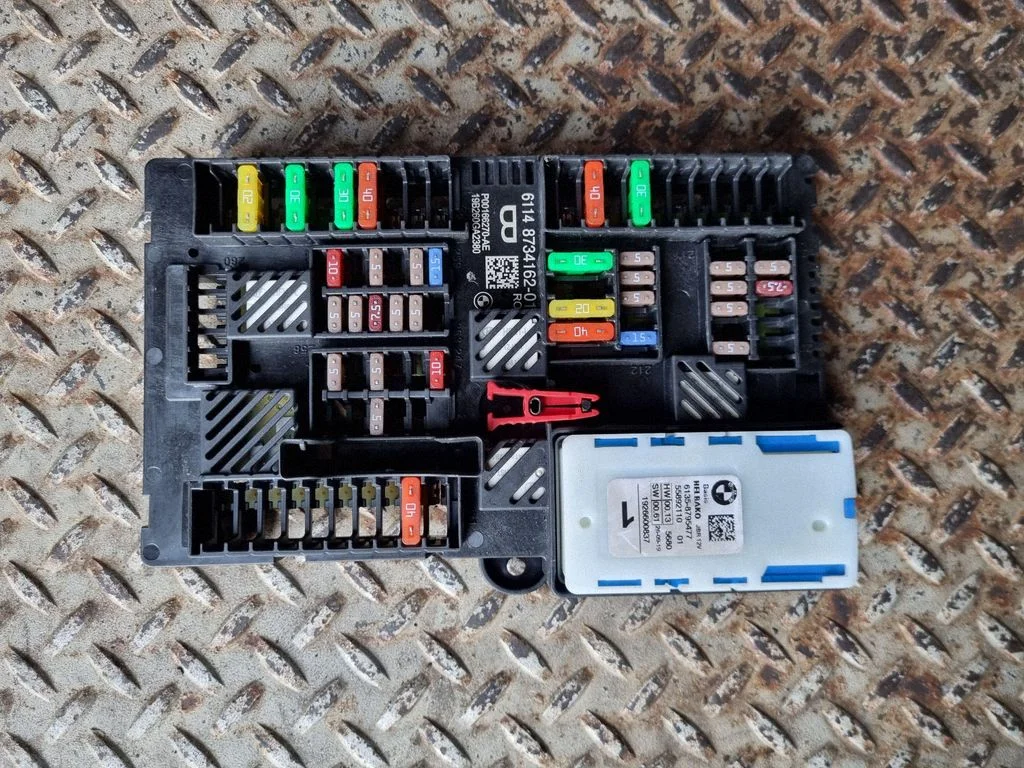 Drošinātāju bloks – BMW 3. sērija G20 G21 (2019-)