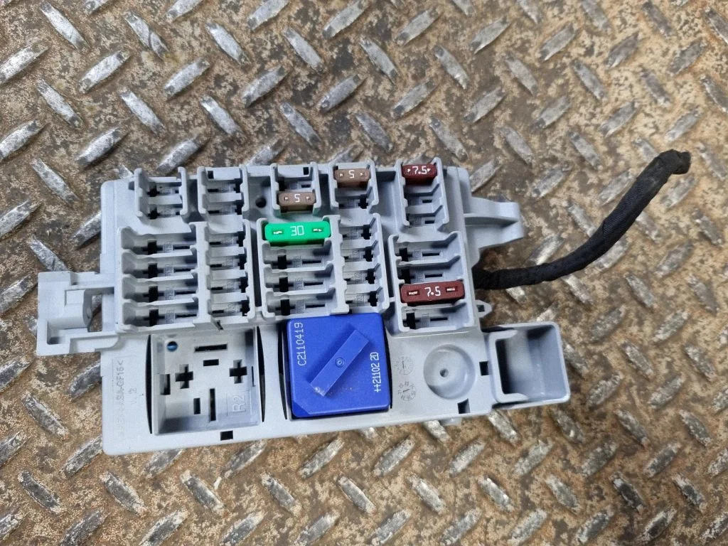 Drošinātāju bloks – BMW 3. sērija G20 G21 (2019-)