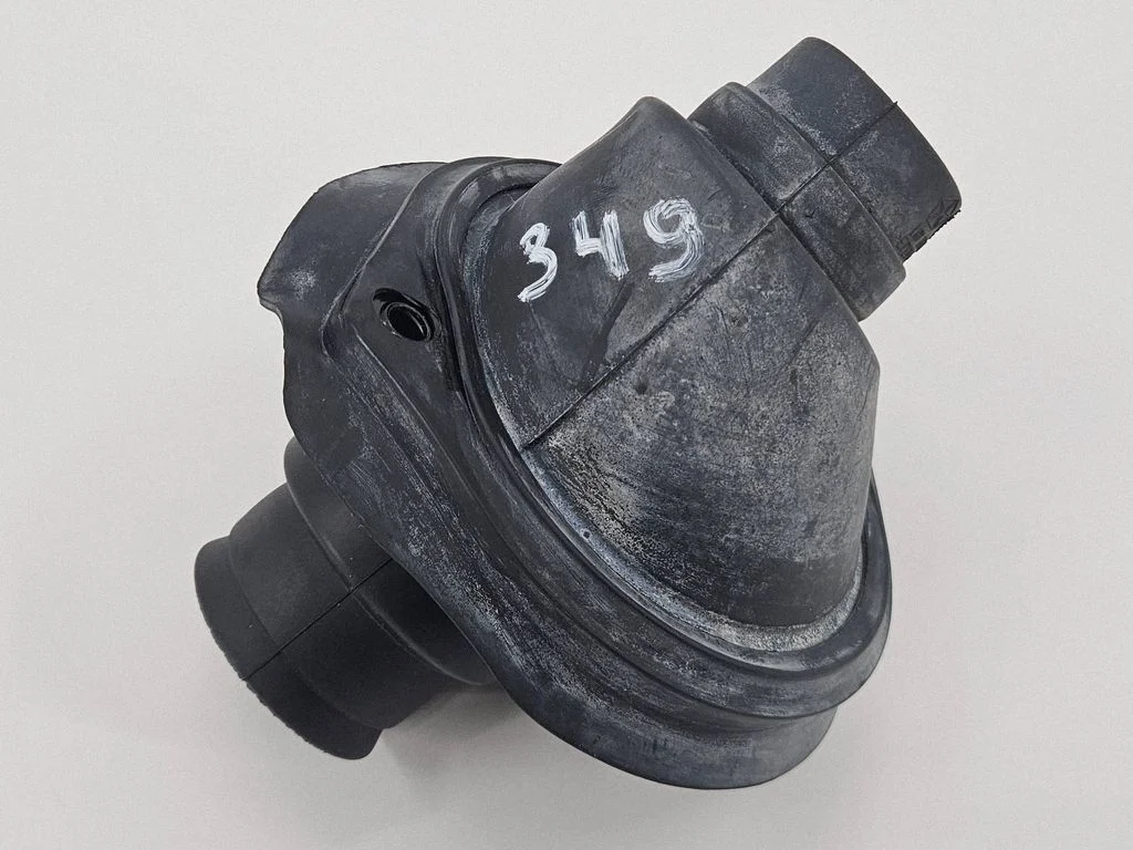 Kita variklio skyriaus detalė