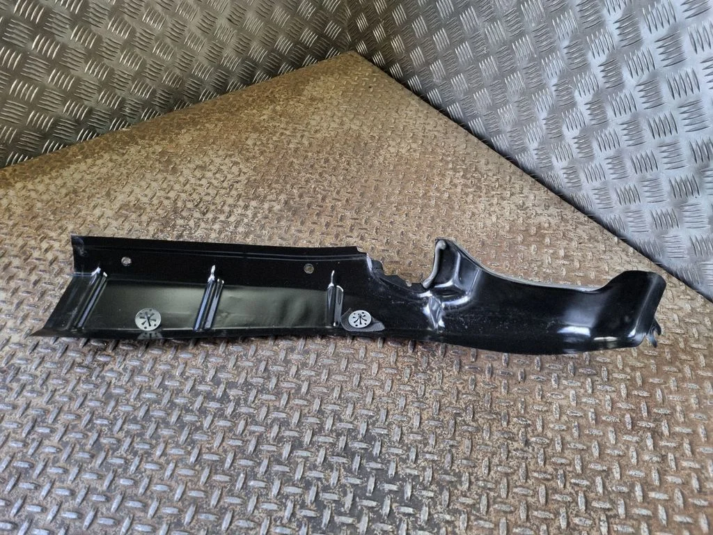 Kita variklio skyriaus detalė