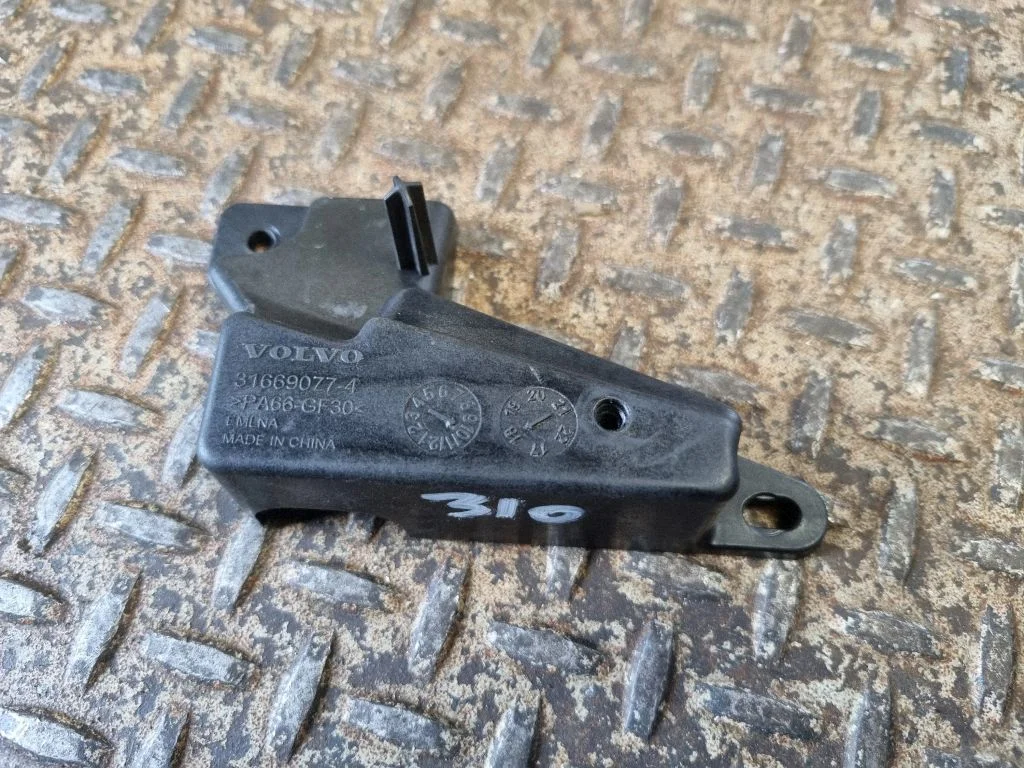 Kita variklio skyriaus detalė