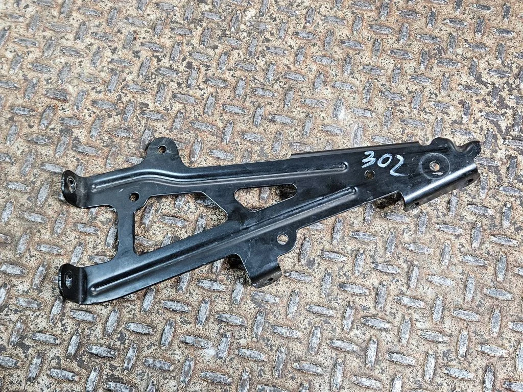 Cita motora nodalījuma detaļa 8602078