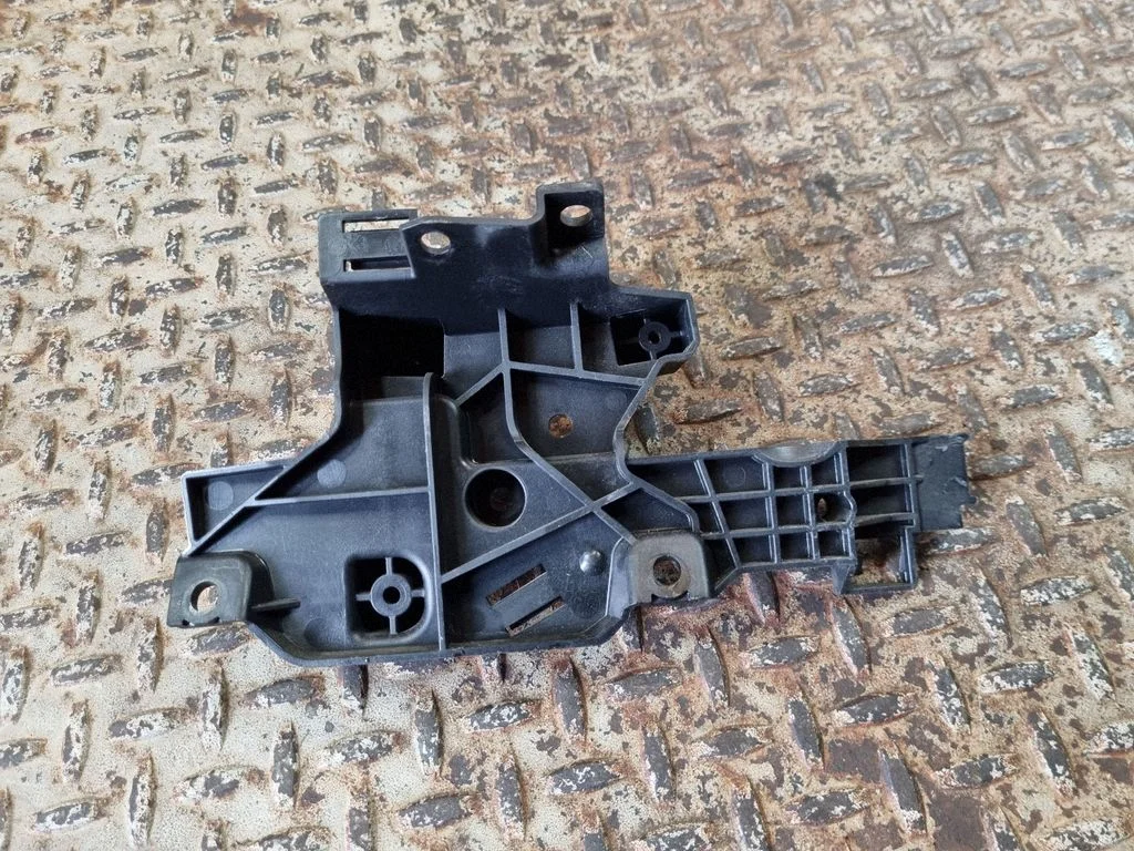 Cita motora nodalījuma detaļa 8579354