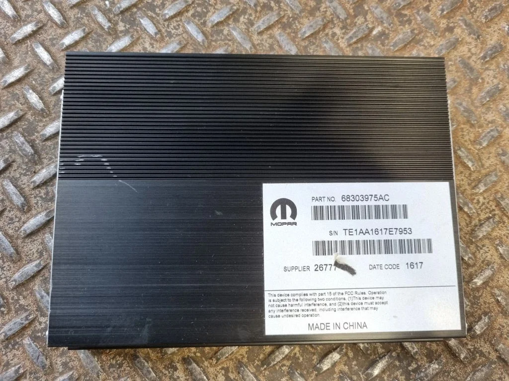 Sound amplifier 68303975AC