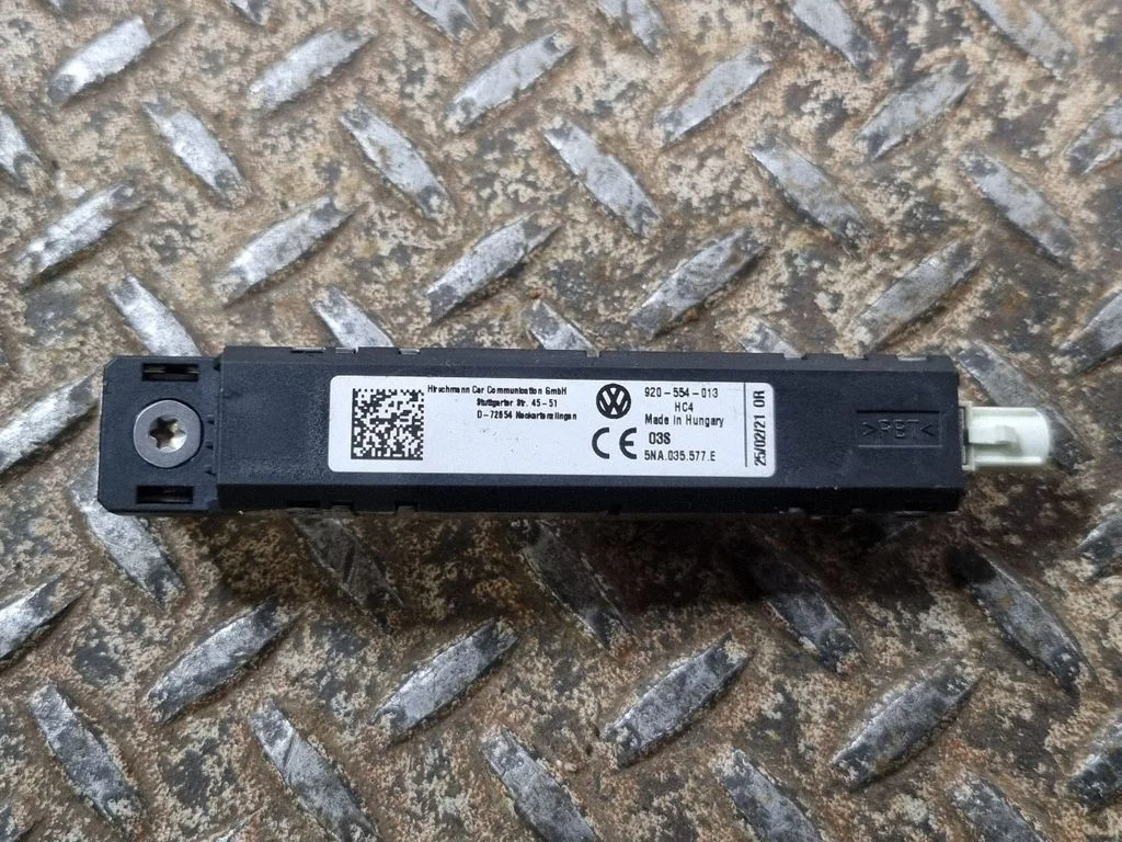 Aerial antenna amplifier – Volkswagen Tiguan Allspace (2017-)
