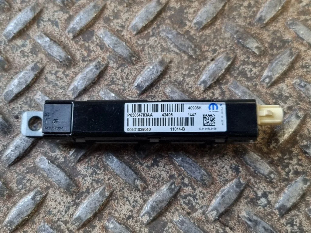 Aerial antenna amplifier 05064783AA