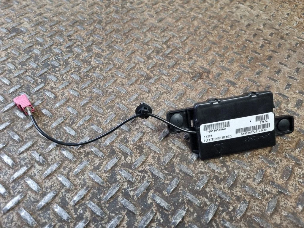 Aerial antenna amplifier 68186558AA