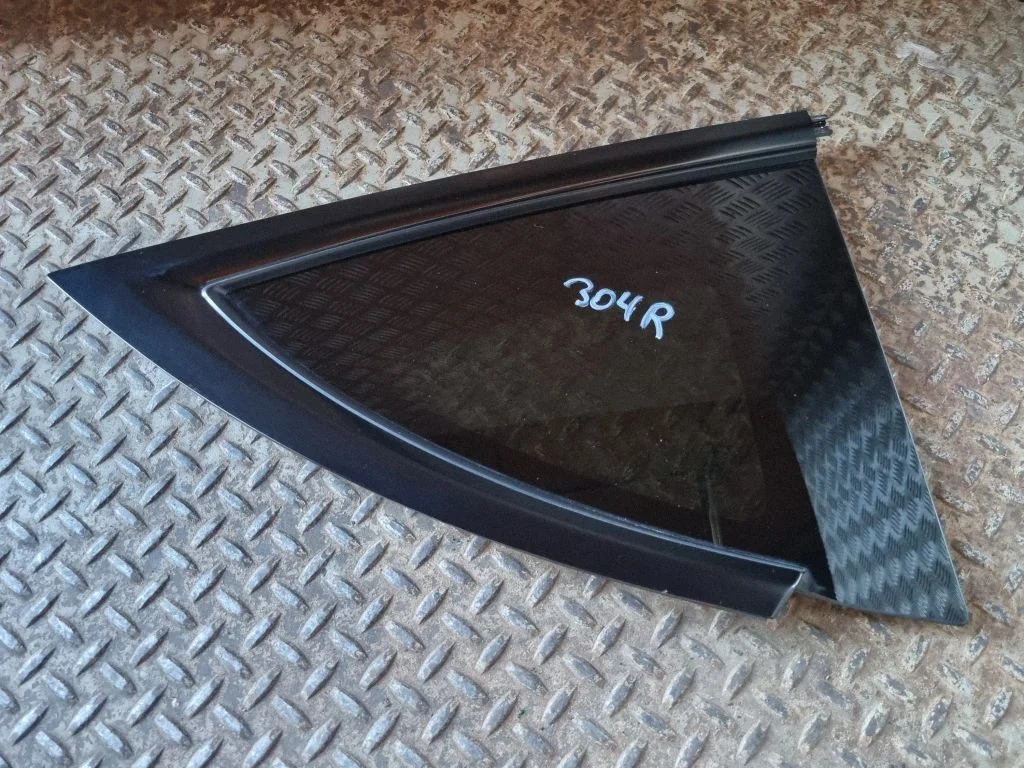 Rear side window – Tesla Model Y (2020-)