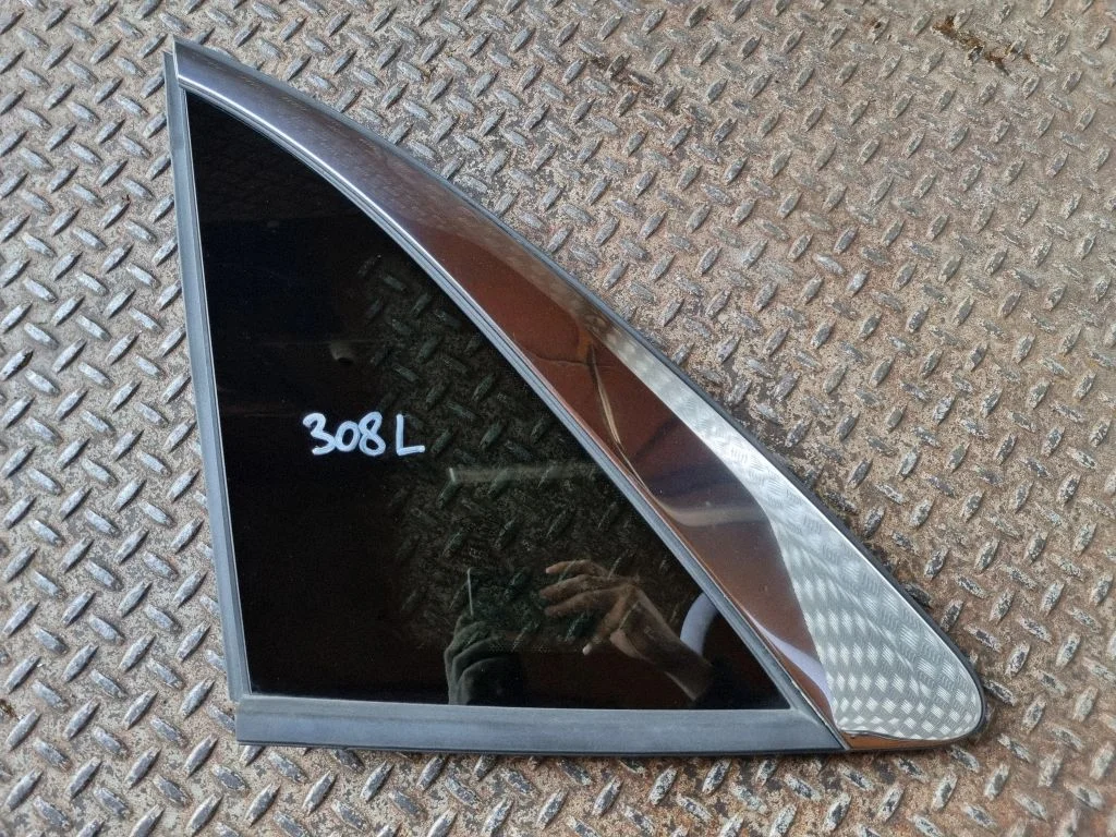 Rear side window LJ6BS29751