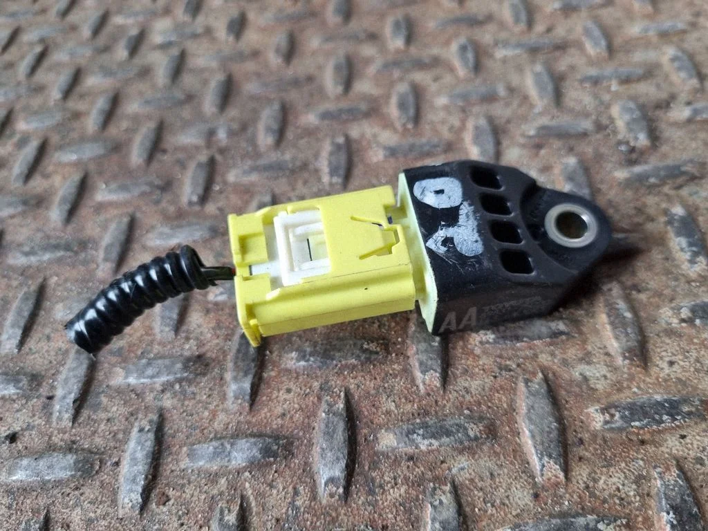 Turvapadja löögiandur 8983175020
