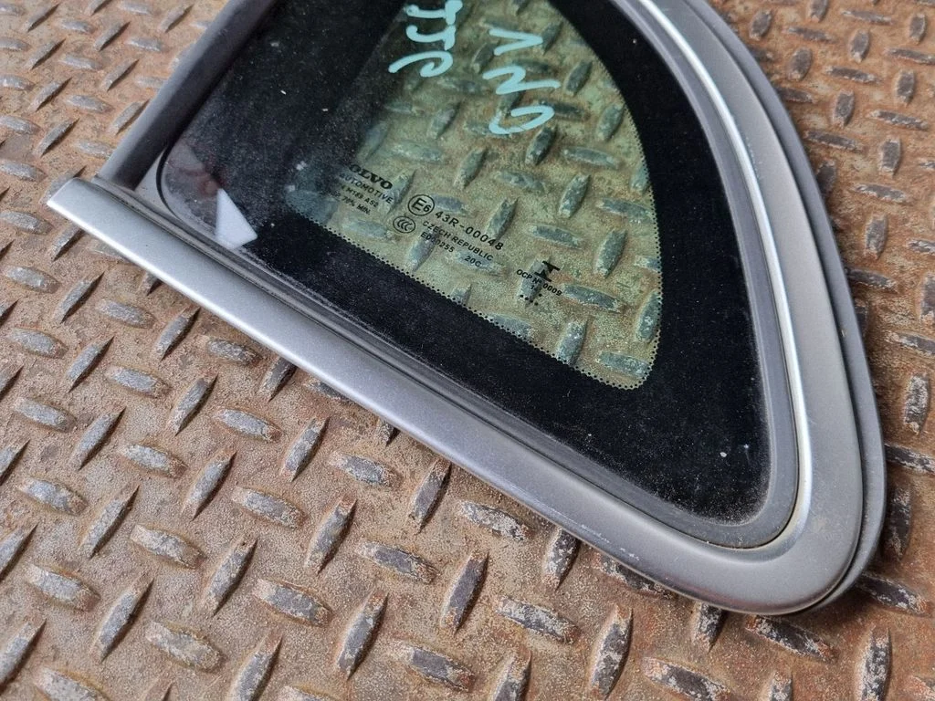 Galinis šoninis kėbulo stiklas