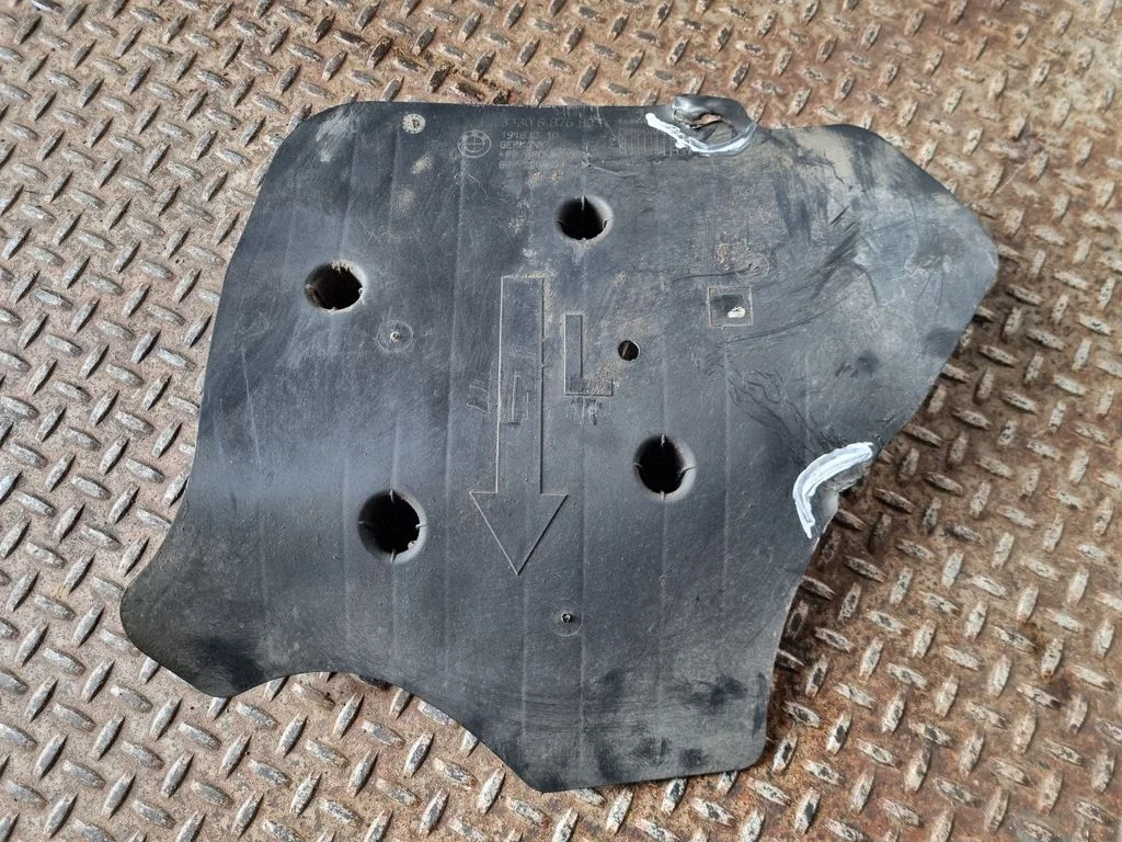 Rear underbody cover/under tray 6876803