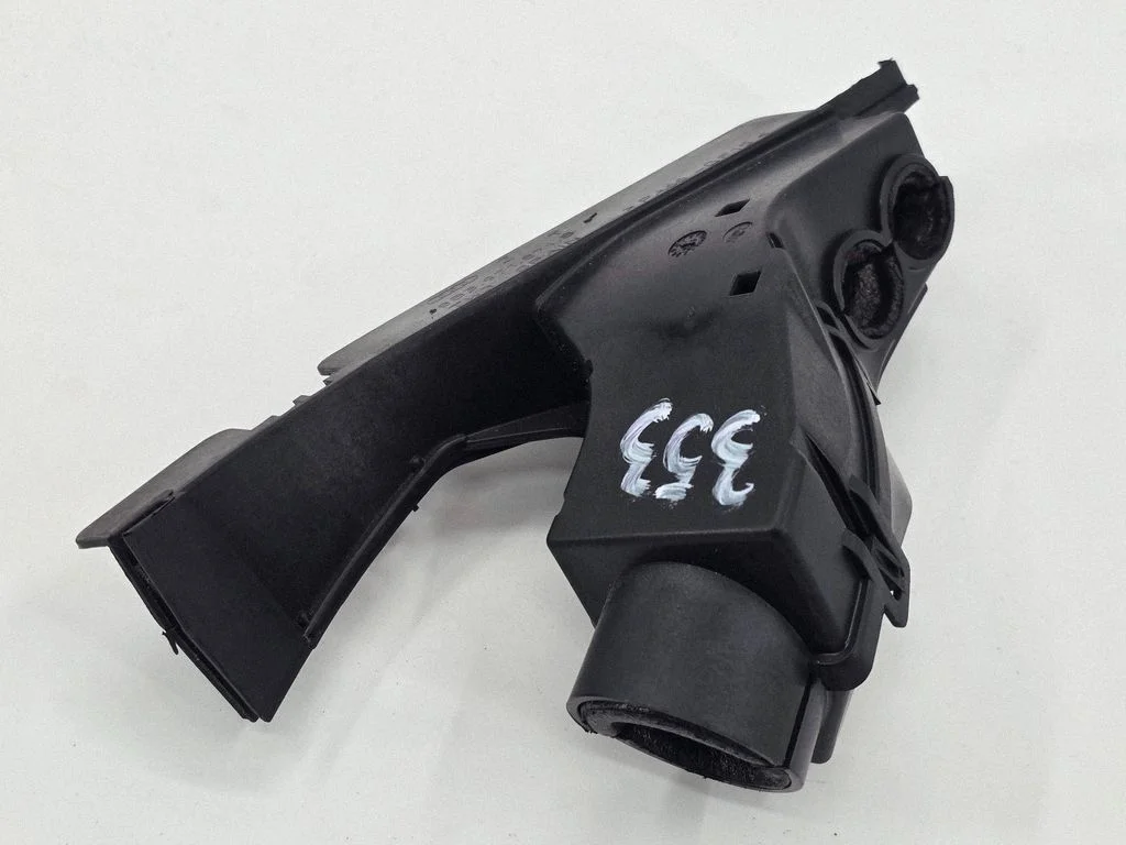 Kita variklio skyriaus detalė