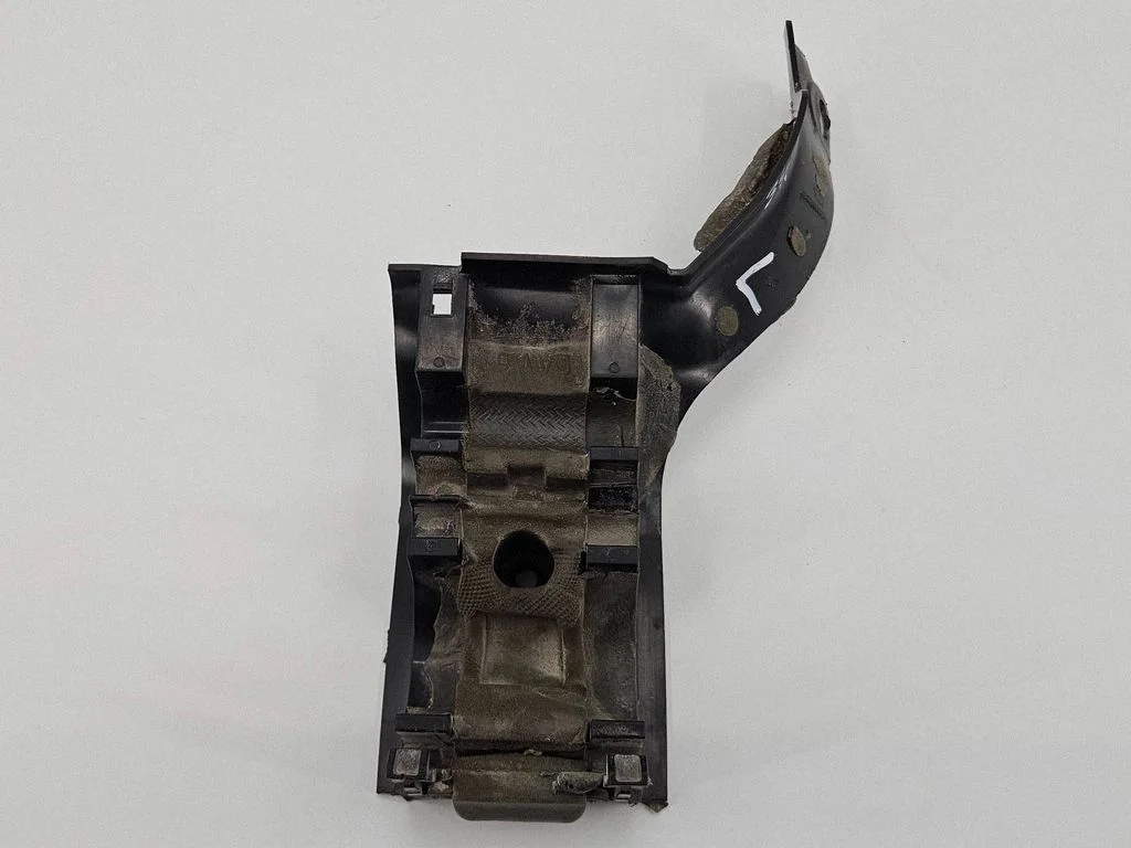 Other engine bay part 68148901AA