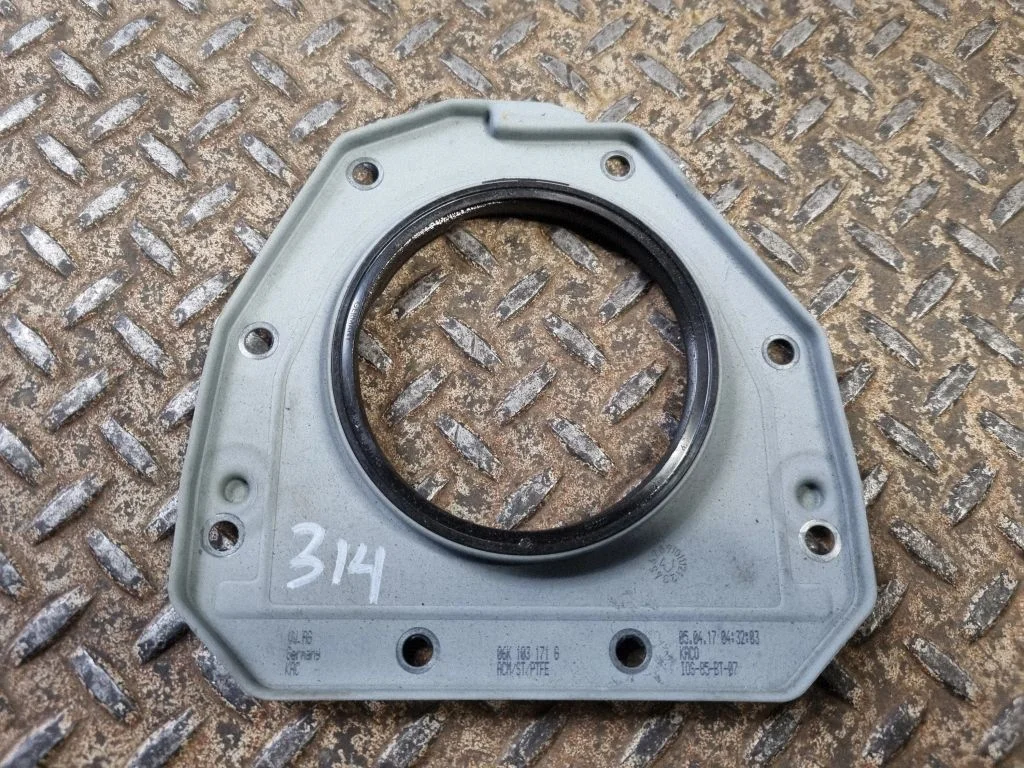 Muu mootoriruumi osa 06K1031716