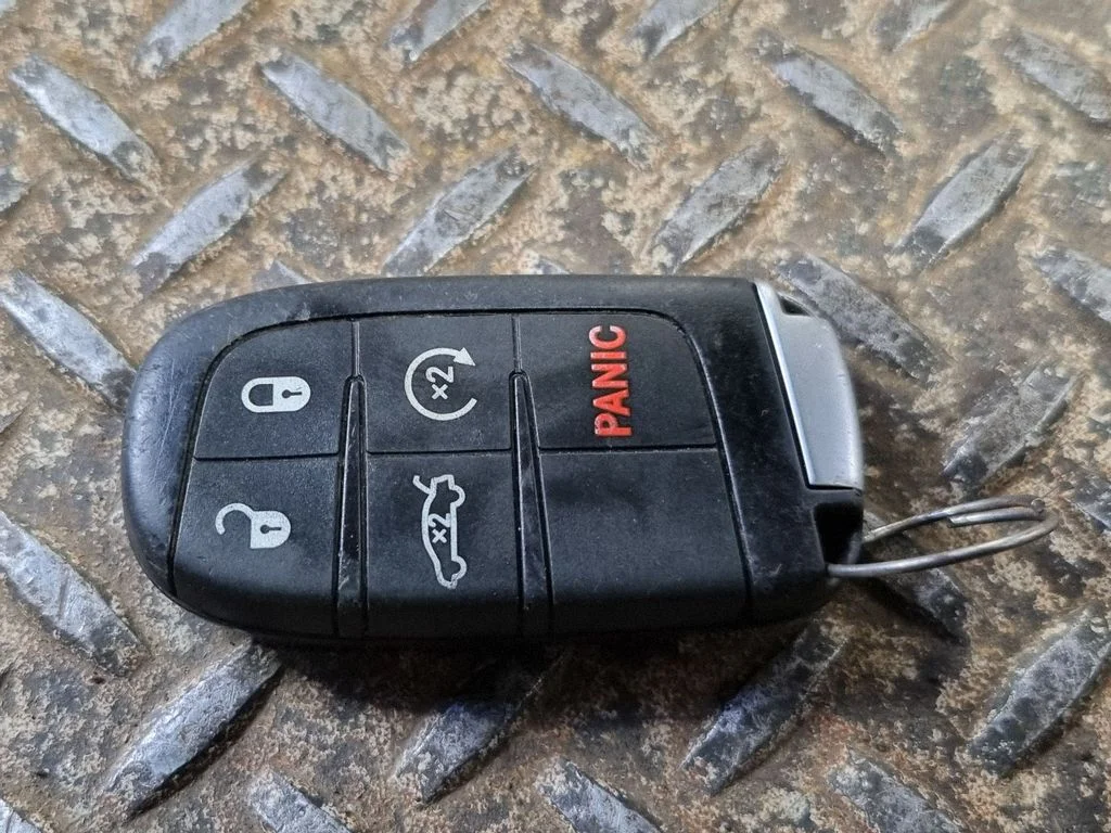 Ignition key/card 68304195AA