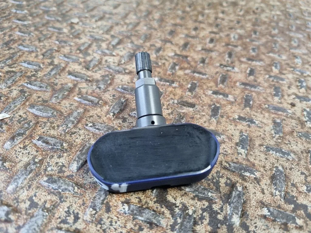 Tire pressure sensor – Tesla Model Y (2020-)