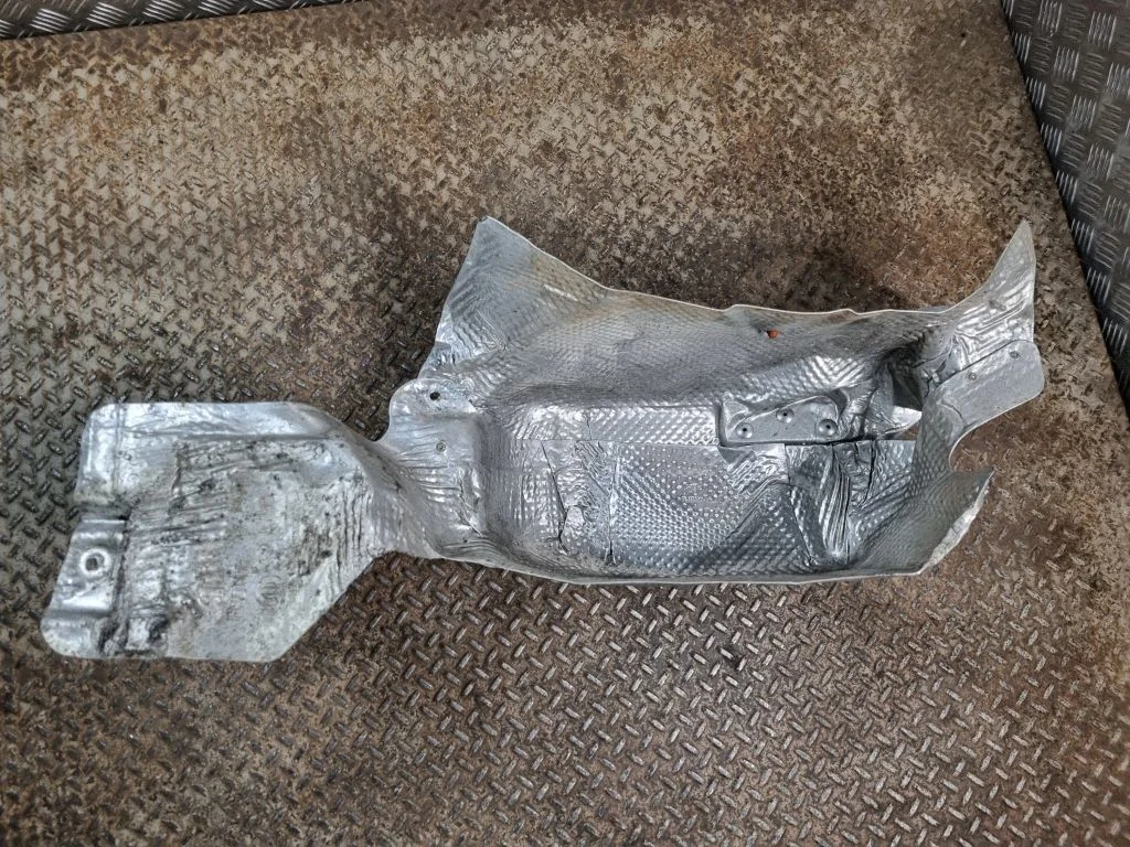 Väljalaske soojusisolatsioon (kuumakaitse) – Chrysler Pacifica (2017-)