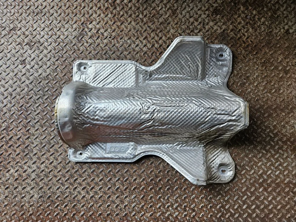 Exhaust heat shield 68069922AC