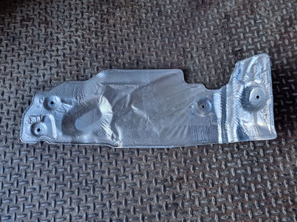 Väljalaske soojusisolatsioon (kuumakaitse) – BMW 3-seeria G20 G21 (2019-)
