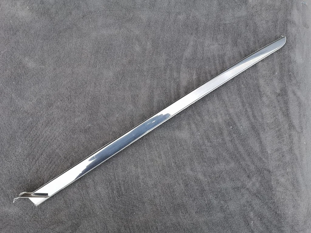Listwa szyby przedniej 9810112080