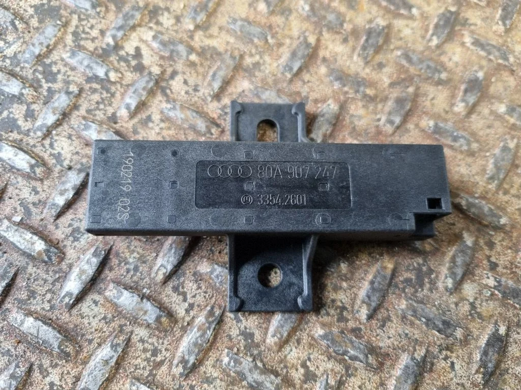Bezatslēgas sistēmas KESSY (keyless) vadības bloks/modulis 80A907247