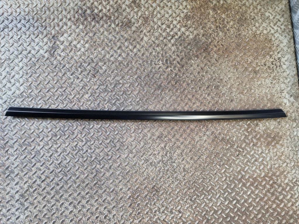 Rear door glass trim molding – Tesla Model Y (2020-)