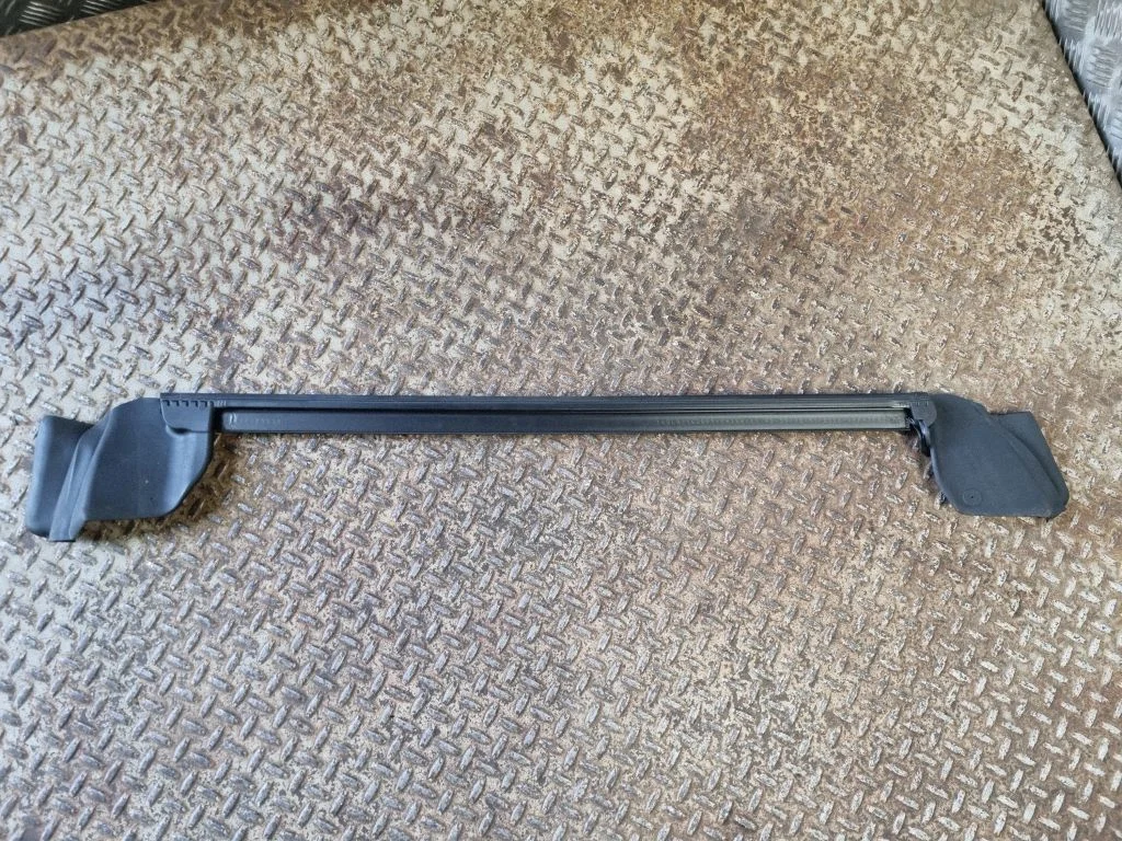 Rear door glass trim molding – Tesla Model Y (2020-)