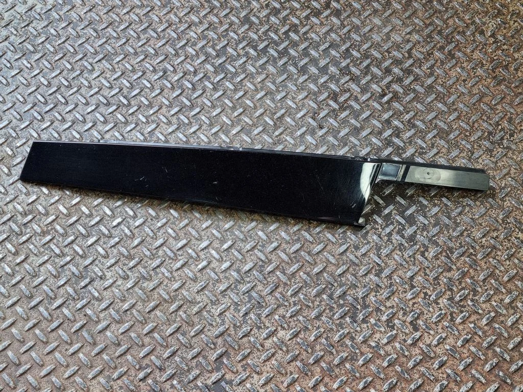 Front door glass trim molding 80A837902