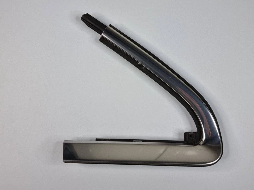 Listwa szyby drzwi przednich – Jeep Grand Cherokee (2010-2021)