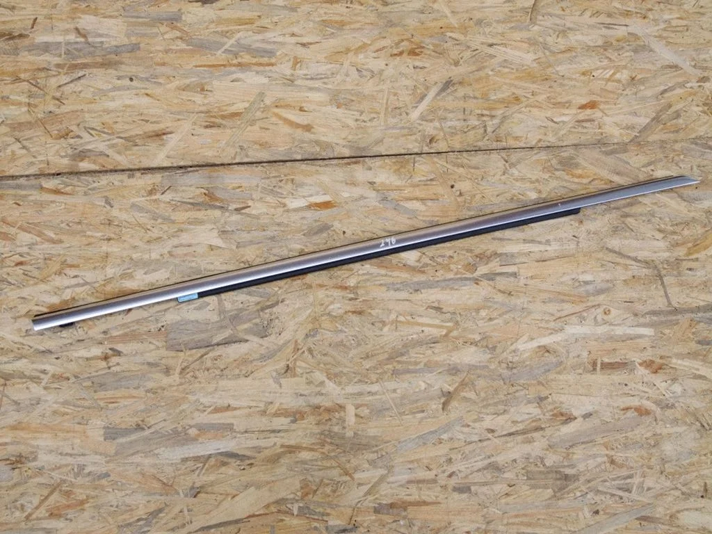 Front door glass trim molding A2187200524
