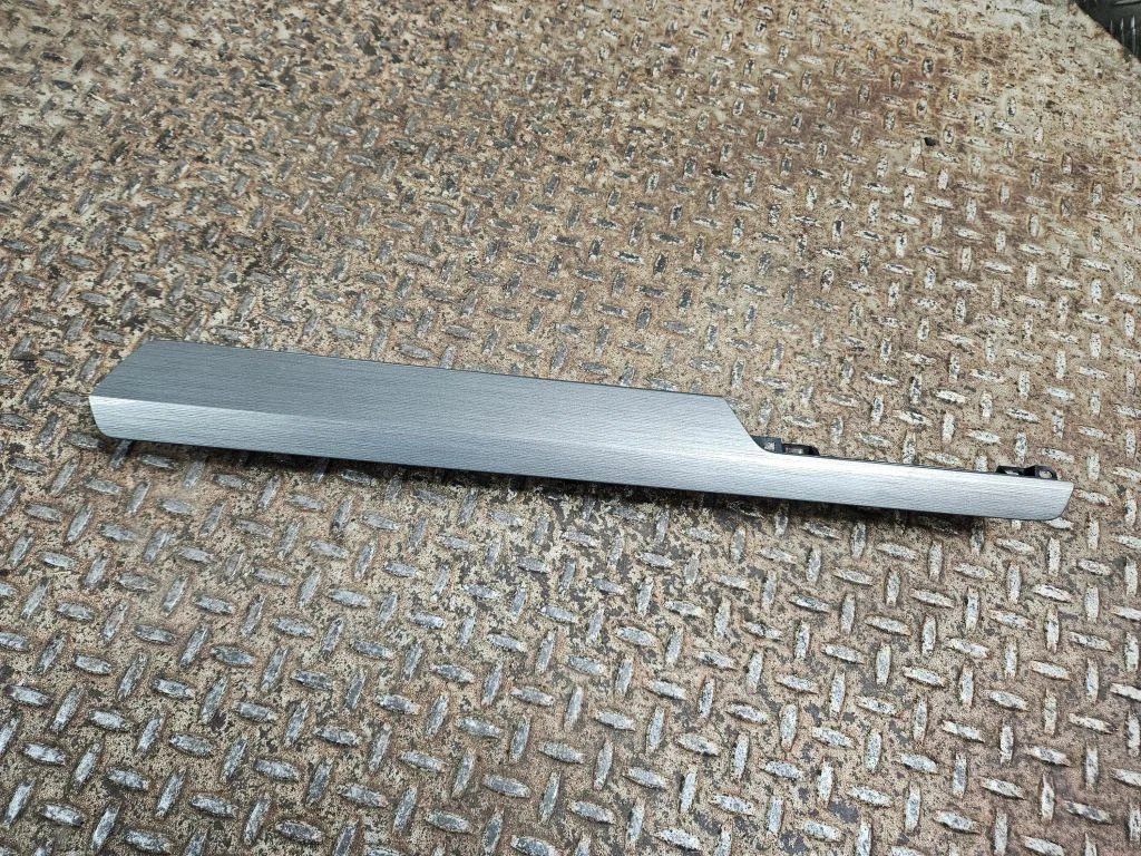 Panel trim – Volkswagen Tiguan Allspace (2017-)
