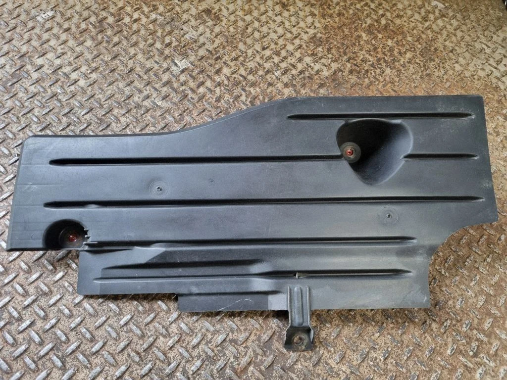 Külgmine põhjakaitse AV61R11778A