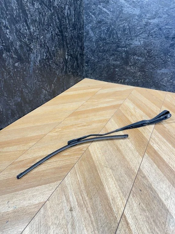 Front wiper blade arm A2058203700