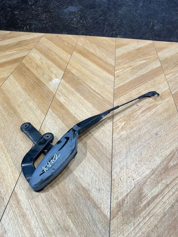 Front wiper blade arm A2118240049