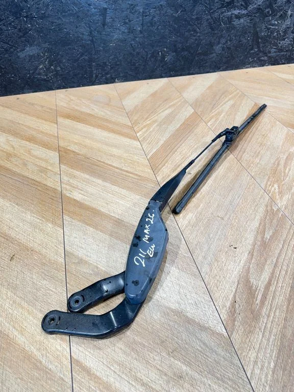 Front wiper blade arm A2118240049