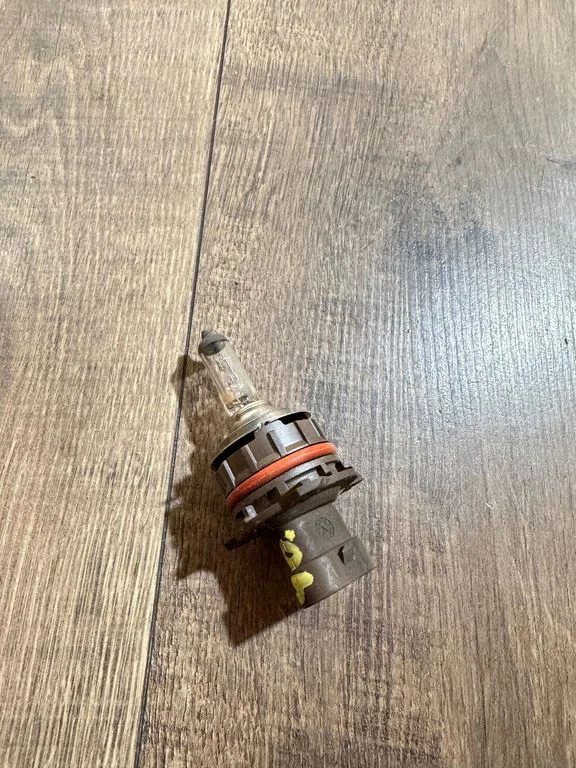 Priekinio žibinto detalė
