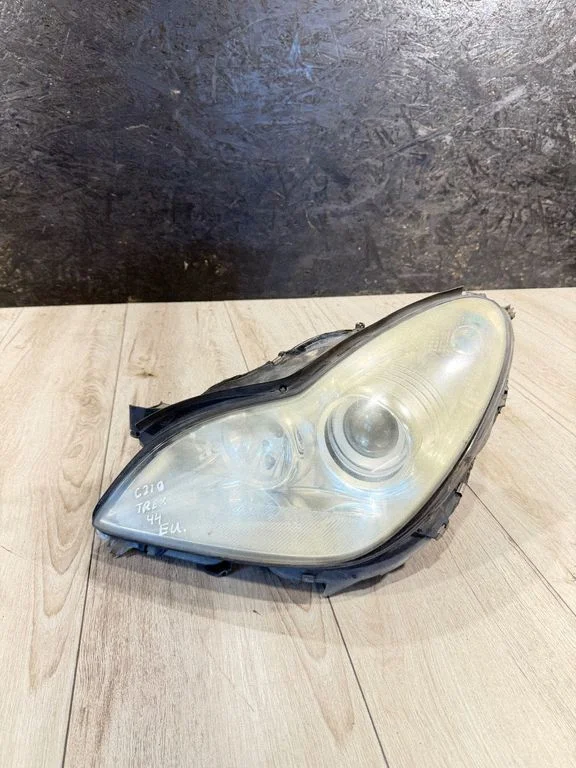 Headlight/headlamp A219829