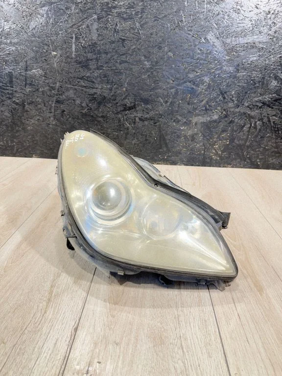 Headlight/headlamp A219820