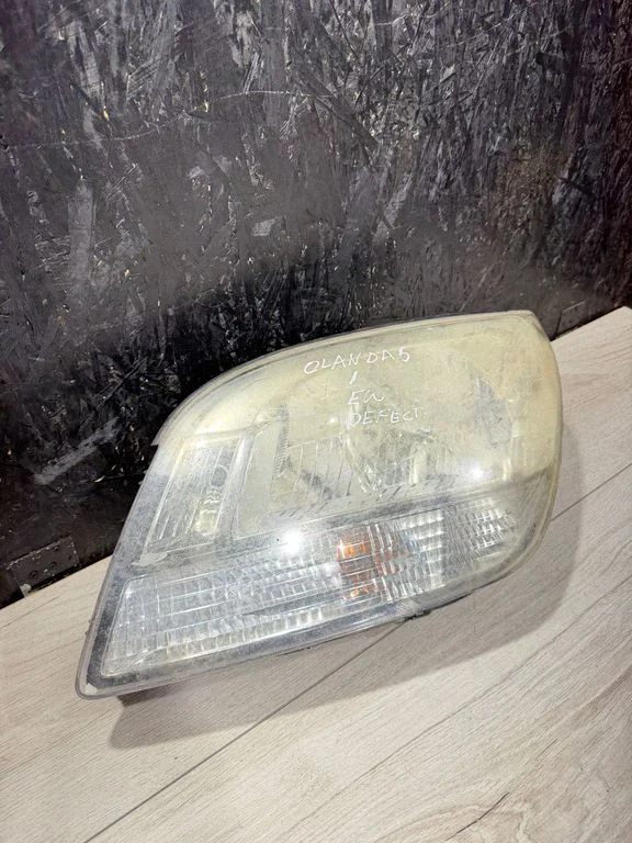 Headlight/headlamp – left