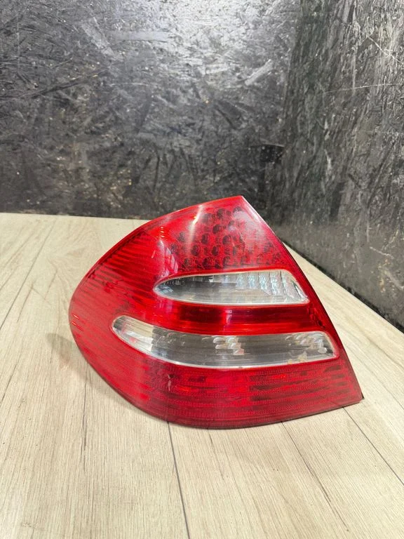 Rear/tail lights – Mercedes-Benz E-Class W211 (2002-2009)