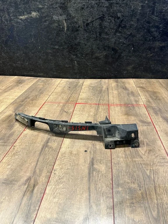 Headlight/headlamp mounting bracket 13250571