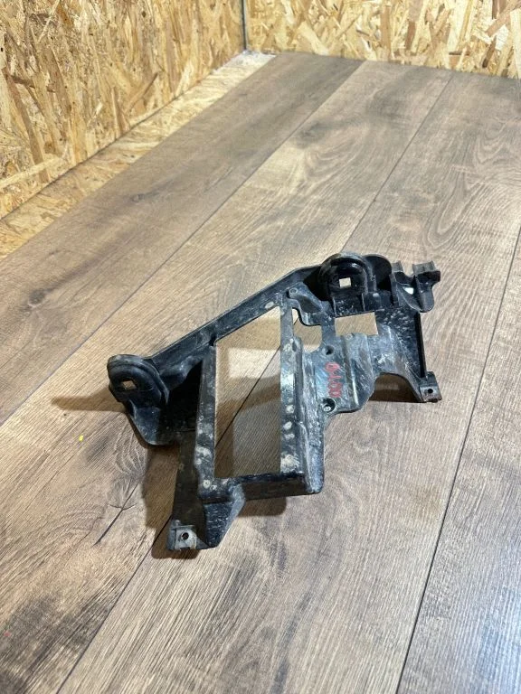 Headlight/headlamp mounting bracket 224568
