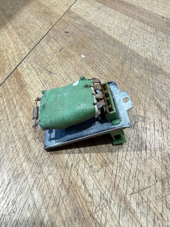 Heater blower motor/fan resistor – Ford Galaxy (2000-2006)