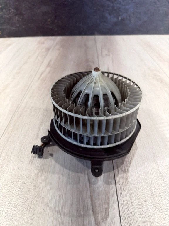 Heater fan/blower C3373
