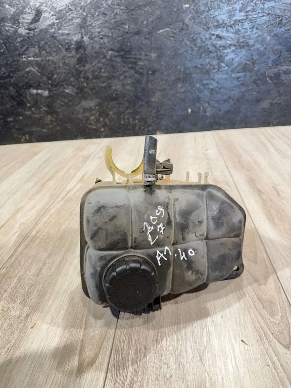 Coolant expansion tank/reservoir 2035000049