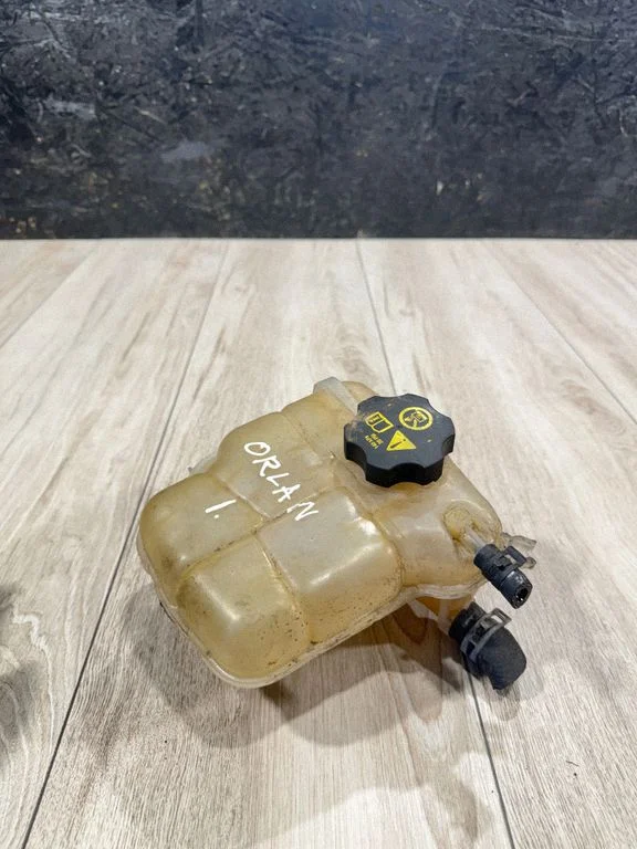 Coolant expansion tank/reservoir 13465094